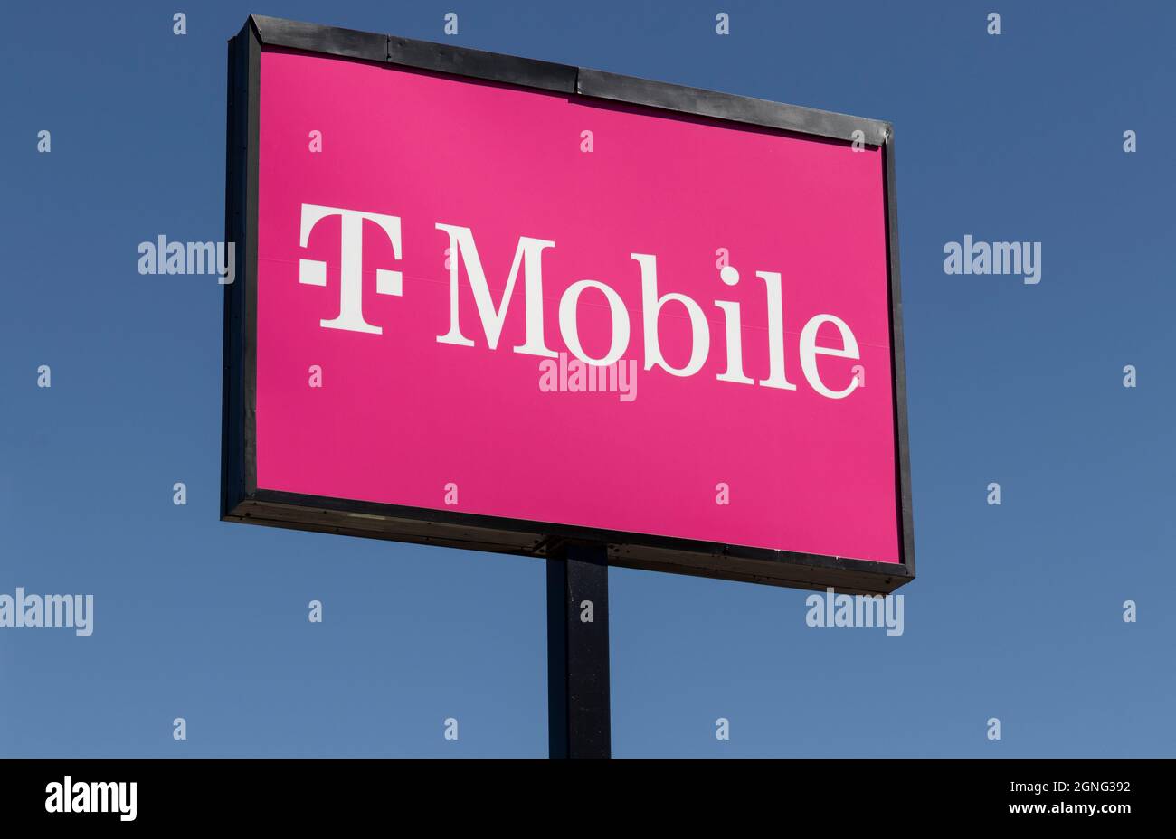 Gallup - Circa September 2021: T-Mobile Retail Wireless Store. T-Mobile has merged with Sprint to create a larger 5G internet and communications netwo Stock Photo