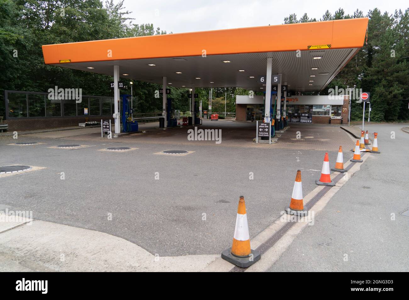 Bury St Edmunds, UK. 25th Sep, 2021. Empty Sainsbury garage during the fuel crisis in Bury St Edmunds.On 23rd September BP were forced to close a few of their service stations due to fuel shortages caused by a lack of lorry drivers. The news of fuel shortages soon caused a wave of panic buying across the UK with motorists queuing for hours to buy petrol and diesel. Credit: SOPA Images Limited/Alamy Live News Stock Photo