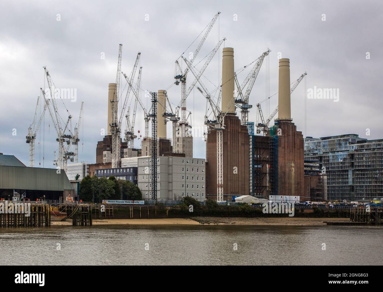 London, Battersea Power Station, ehemaliges Kraftwerk soll Hotel werden - Baustellenchaos Stock Photo