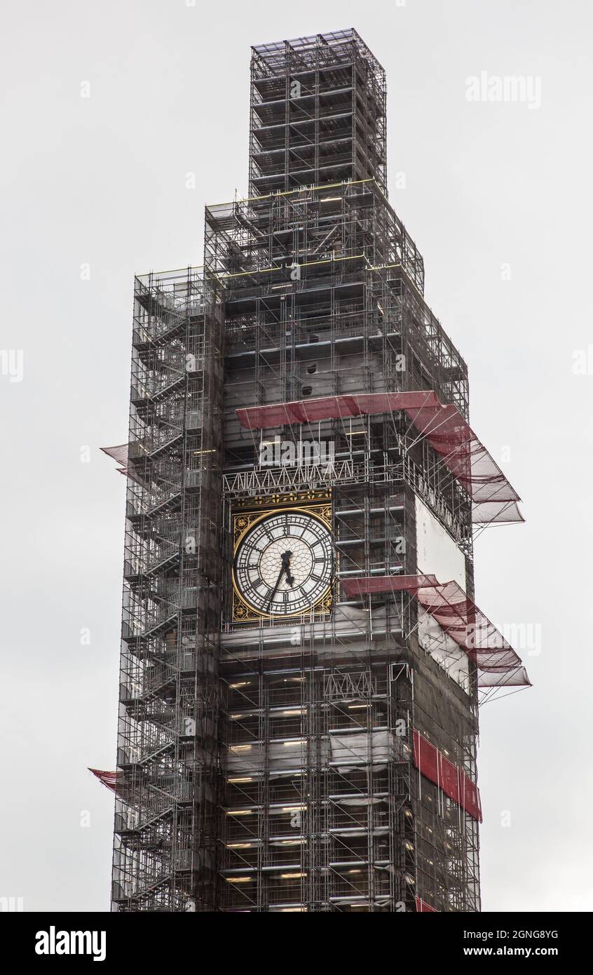 London, Big Ben eingerüstete Turmobergeschosse mit frei sichtbarer Uhr Stock Photo