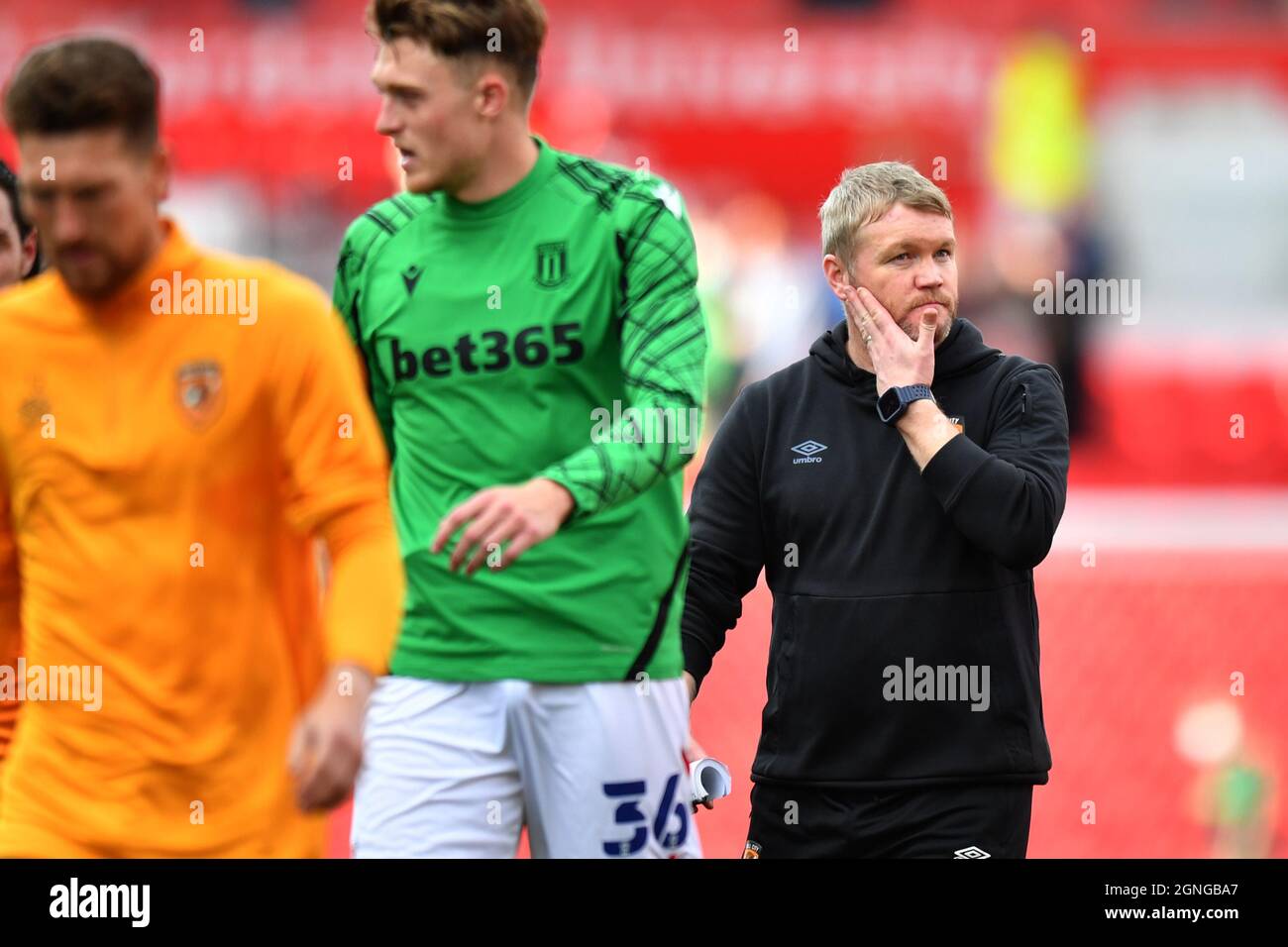 Hull City manager Grant McCann reacts after the final whistle during the Sky Bet Championship match at the bet365 Stadium, Stoke. Picture date: Saturday September 25, 2021. Stock Photo