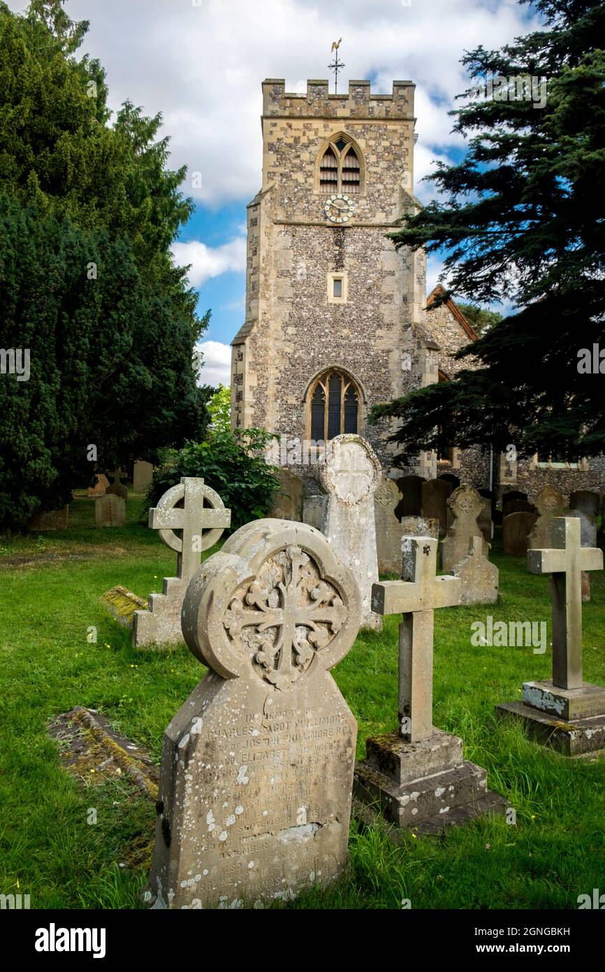 Shiplake Church St Peter and St Pauls and graveyard Oxfordshire Stock Photo