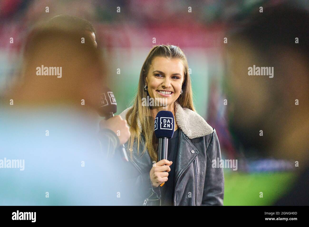 Laura WONTORRA, sports presenter, reporter, woman, moderator, TV, television, DAZN in the match SpVgg GREUTHER FÜRTH - FC BAYERN MUENCHEN 1-3 1.German Football League on September 24, 2021 in Fuerth, Germany. Season 2021/2022, matchday 7, 1.Bundesliga, FCB, München, 7.Spieltag. © Peter Schatz / Alamy Live News    - DFL REGULATIONS PROHIBIT ANY USE OF PHOTOGRAPHS as IMAGE SEQUENCES and/or QUASI-VIDEO - Stock Photo