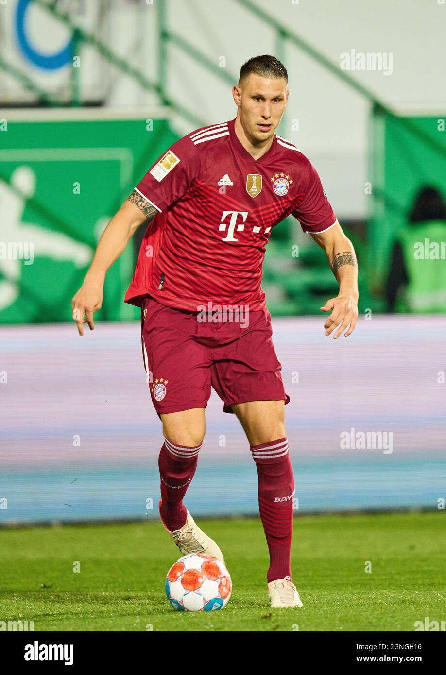 Niklas SUELE, SÜLE, FCB 4 in the match SpVgg GREUTHER FÜRTH - FC BAYERN  MUENCHEN 1-3 1.German Football League on September 24, 2021 in Fuerth,  Germany. Season 2021/2022, matchday 7, 1.Bundesliga, FCB,
