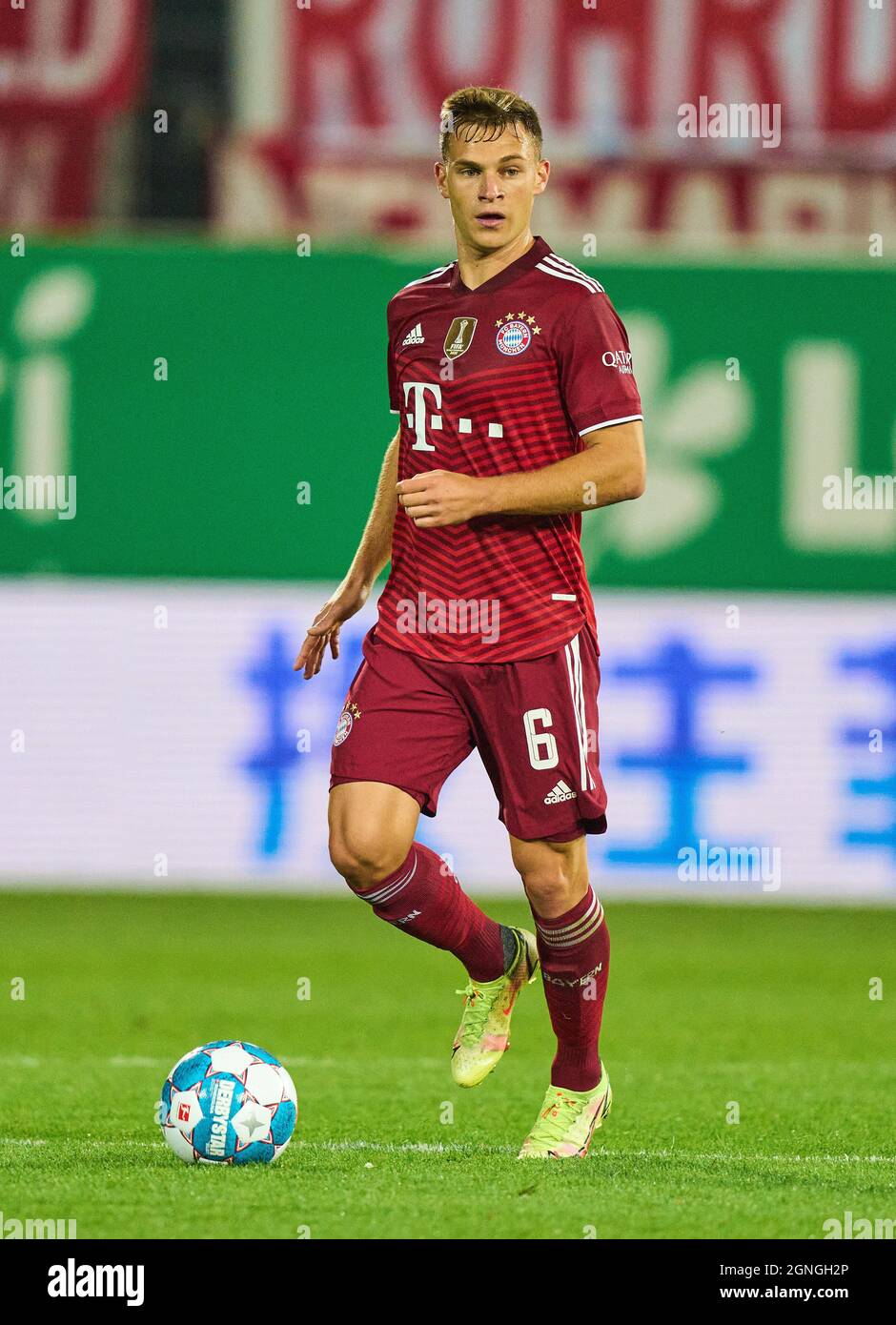 Joshua KIMMICH, FCB 6 in the match SpVgg GREUTHER FÜRTH - FC BAYERN MUENCHEN  1-3 1.German Football League on September 24, 2021 in Fuerth, Germany.  Season 2021/2022, matchday 7, 1.Bundesliga, FCB, München,