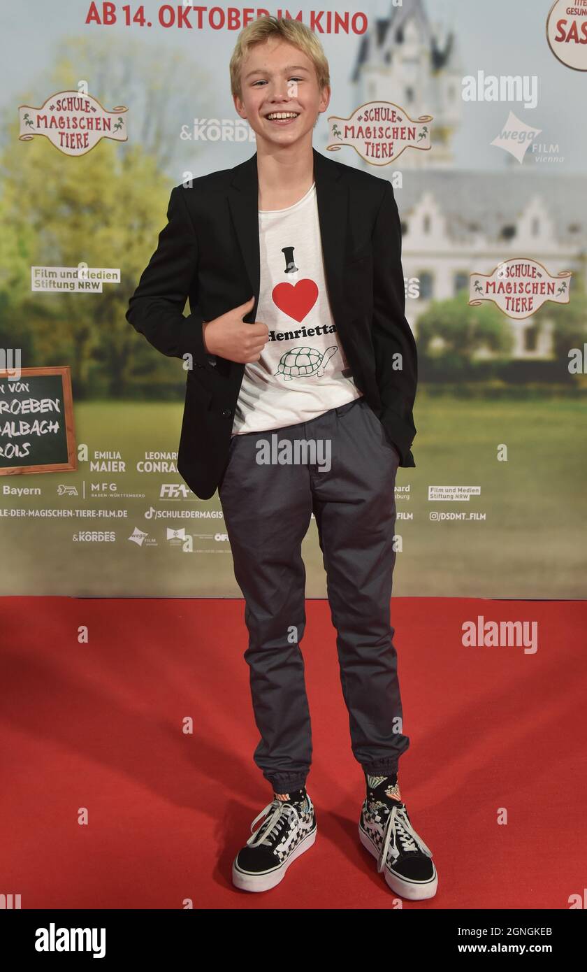 Cologne, Germany. 25th Sep, 2021. Actor Leonard Conrads arrives for the premiere of the children's and family film The School of Magical Beasts. - Theatrical release is on 14.10.2021 Credit: Horst Galuschka/dpa/Alamy Live News Stock Photo