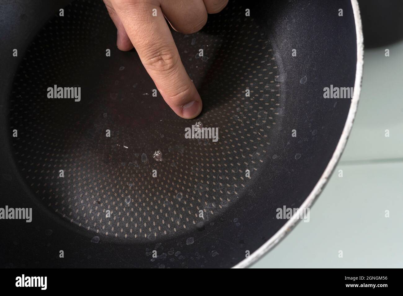 Frying chips chip pan hires stock photography and images Alamy