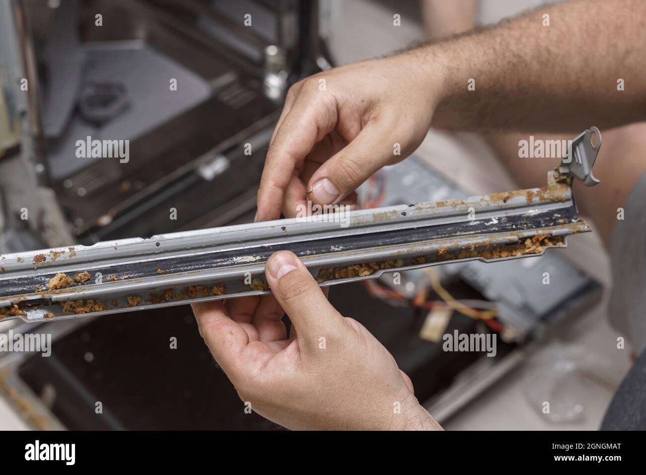 the master removed the grease and dirt rubber seal from the dishwasher