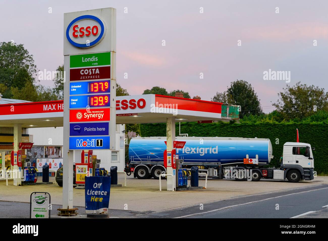 Winterbourne Abbas, Dorset, UK.  25th September 2021.  A Flexigrid fuel lorry resupplying the ESSO petrol station at Winterbourne Abbas in Dorset after a day of panic buying by motorists.  Picture Credit: Graham Hunt/Alamy Live News Stock Photo