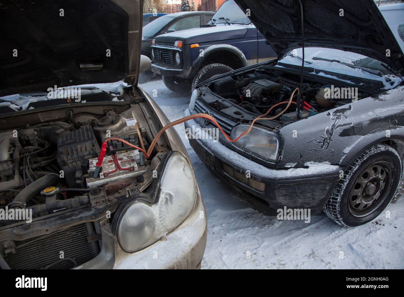 Charging a dead battery from the battery of another car in abnormally