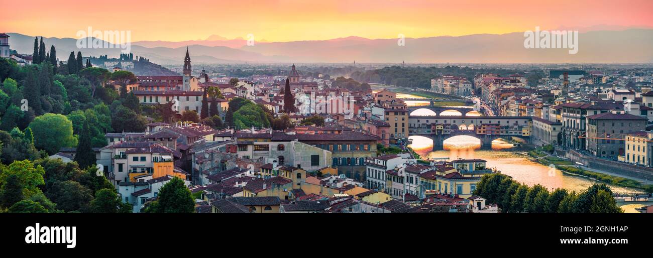Beautiful arched bridges hi-res stock photography and images - Alamy