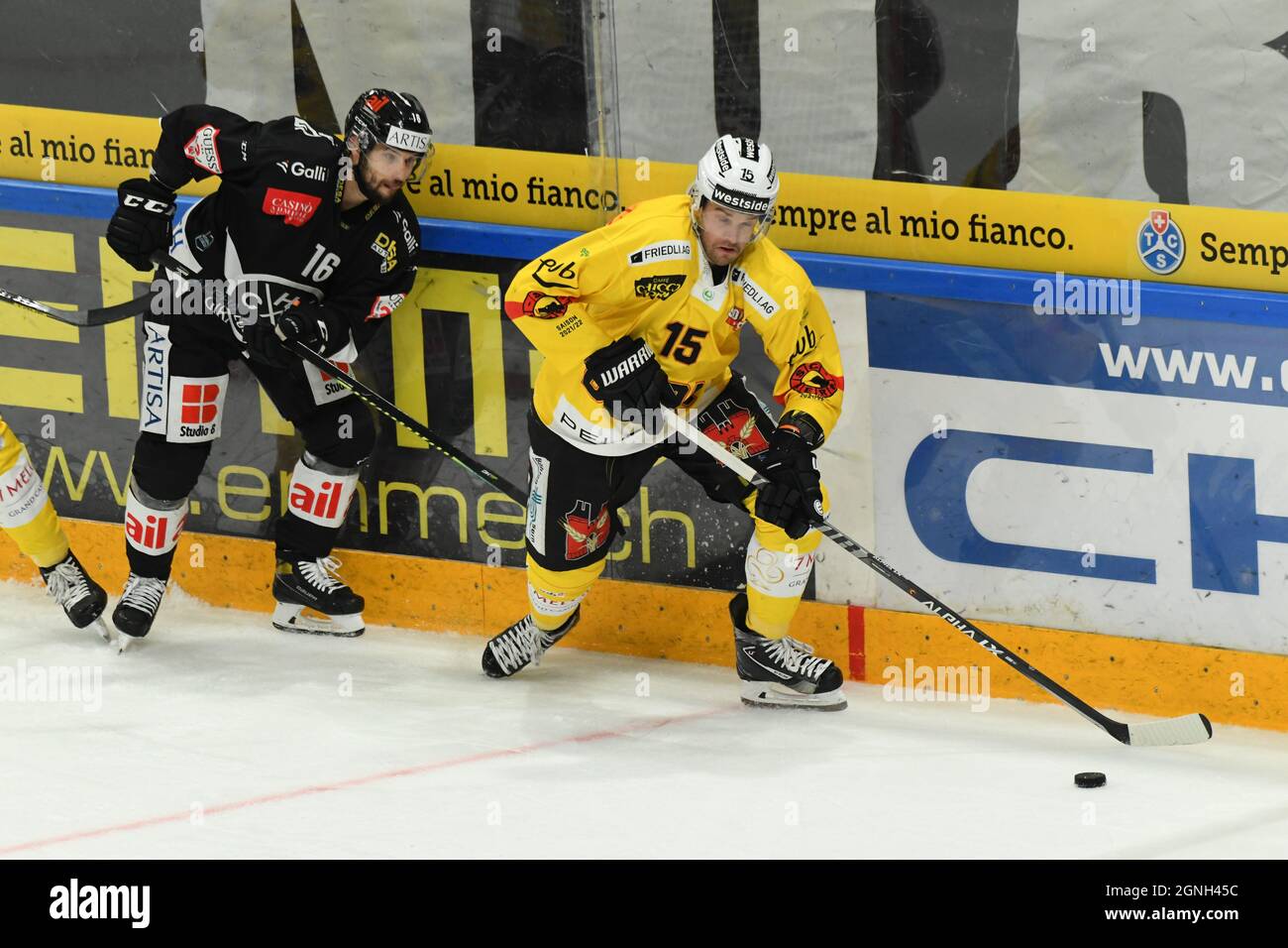 Jeffrey Dustin SC Berna and RAPHAEL HERBURGER Lugano Hockey HC Lugano Vs. SC Berna National League season 2021/2022 on 25 September 2021 in Corner Arena in Lugano, Swizzerland Stock Photo