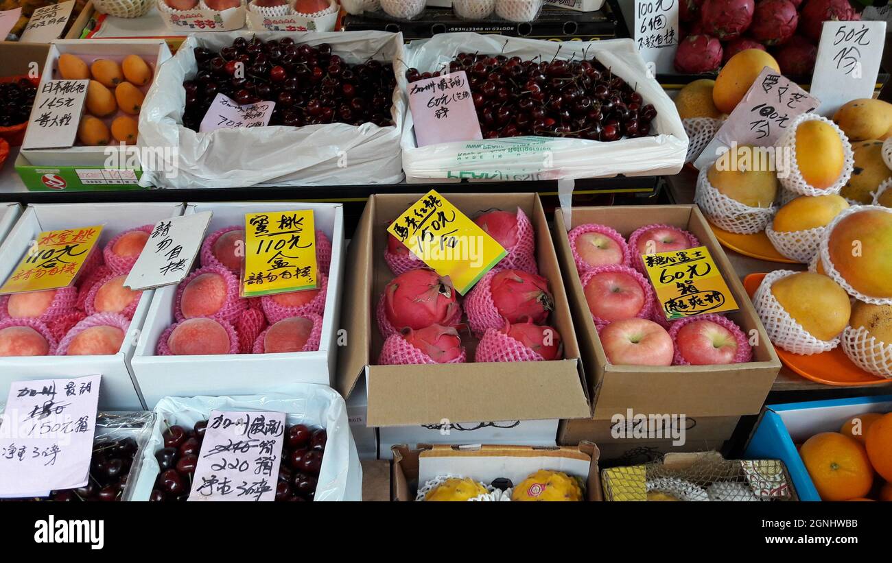 Fruit at a market in Hong Kong Stock Photo Alamy