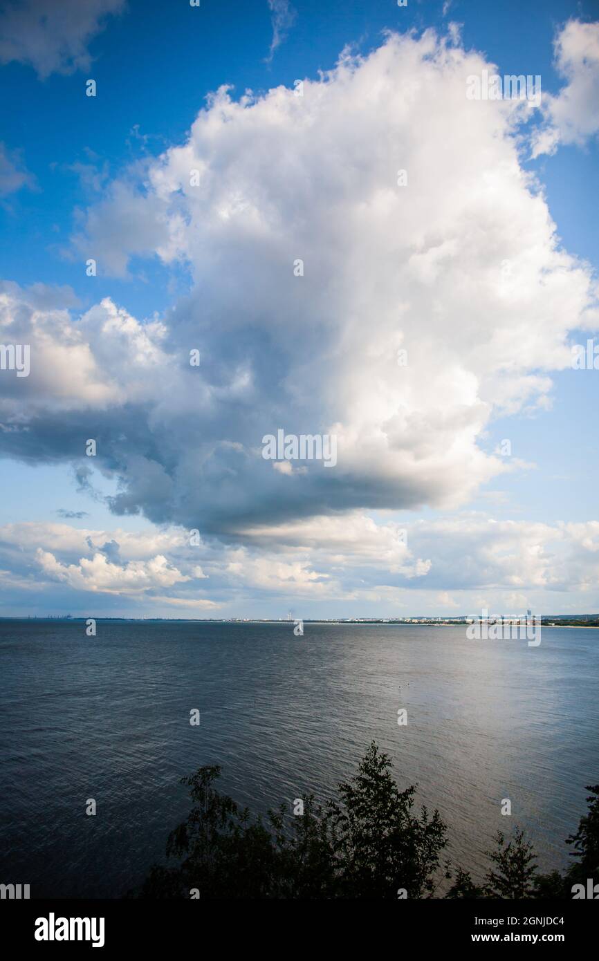 Sky clouds reflecting in water hi-res stock photography and images - Alamy