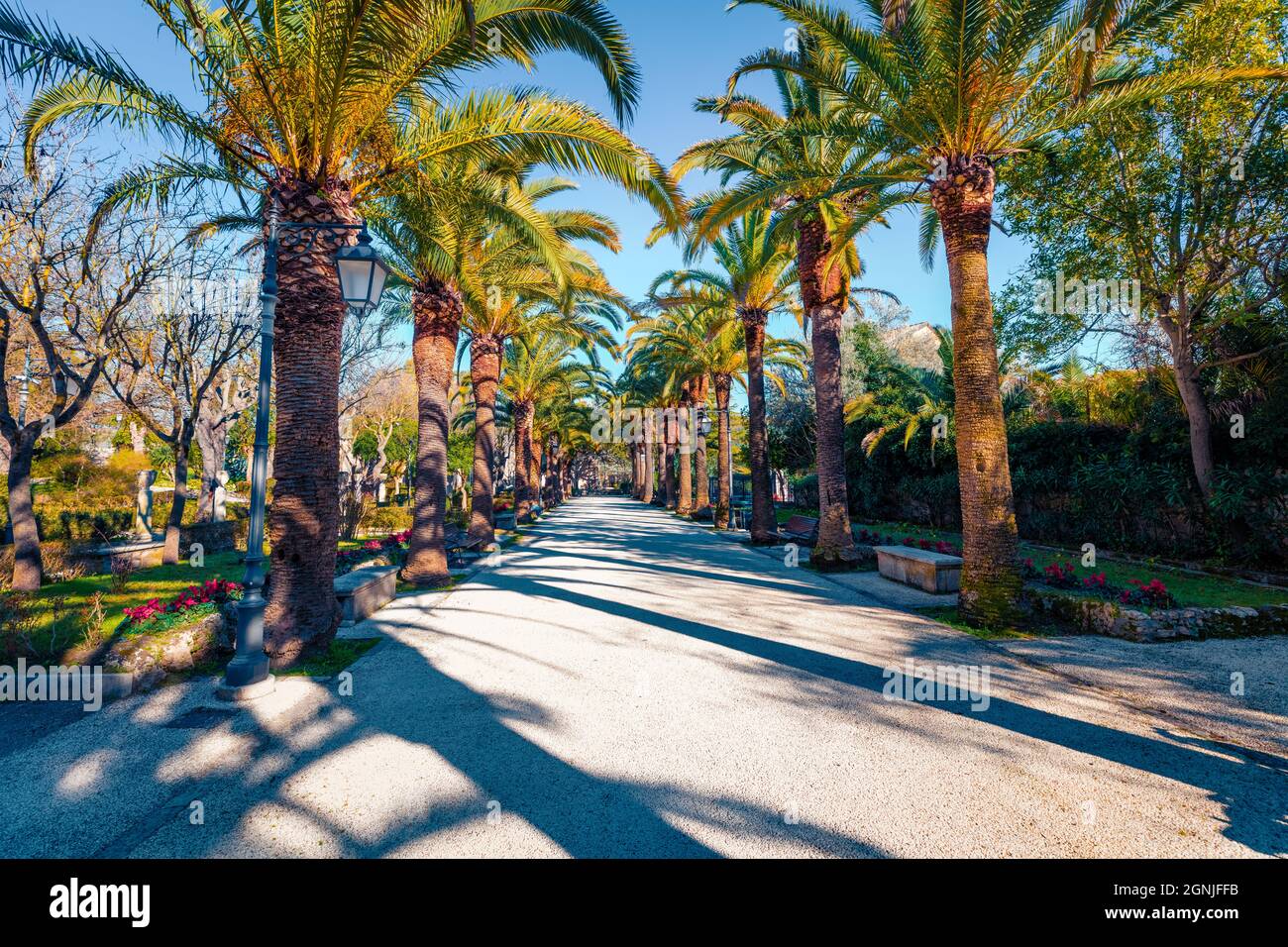 Beautiful spring cityscape of Giardino Ibleo Garden. Sunny morning ...