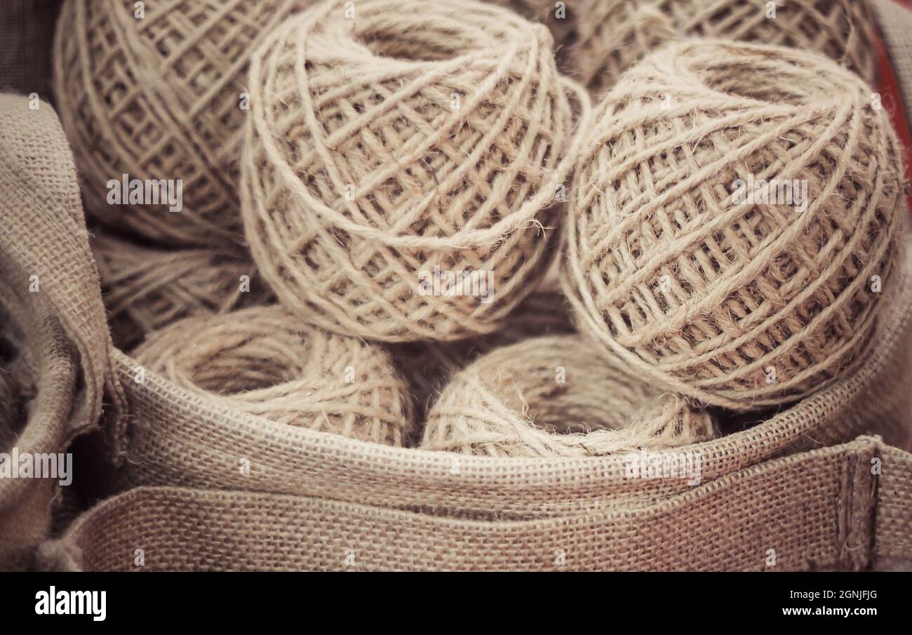 Winding the hand ball of string rope cotton in basket material