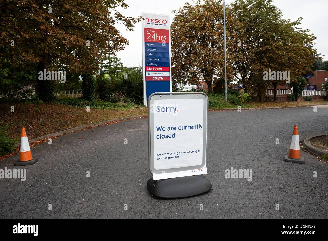 Aylesbury, UK. 25th September 2021. No fuel. Earlier panic buying fuel