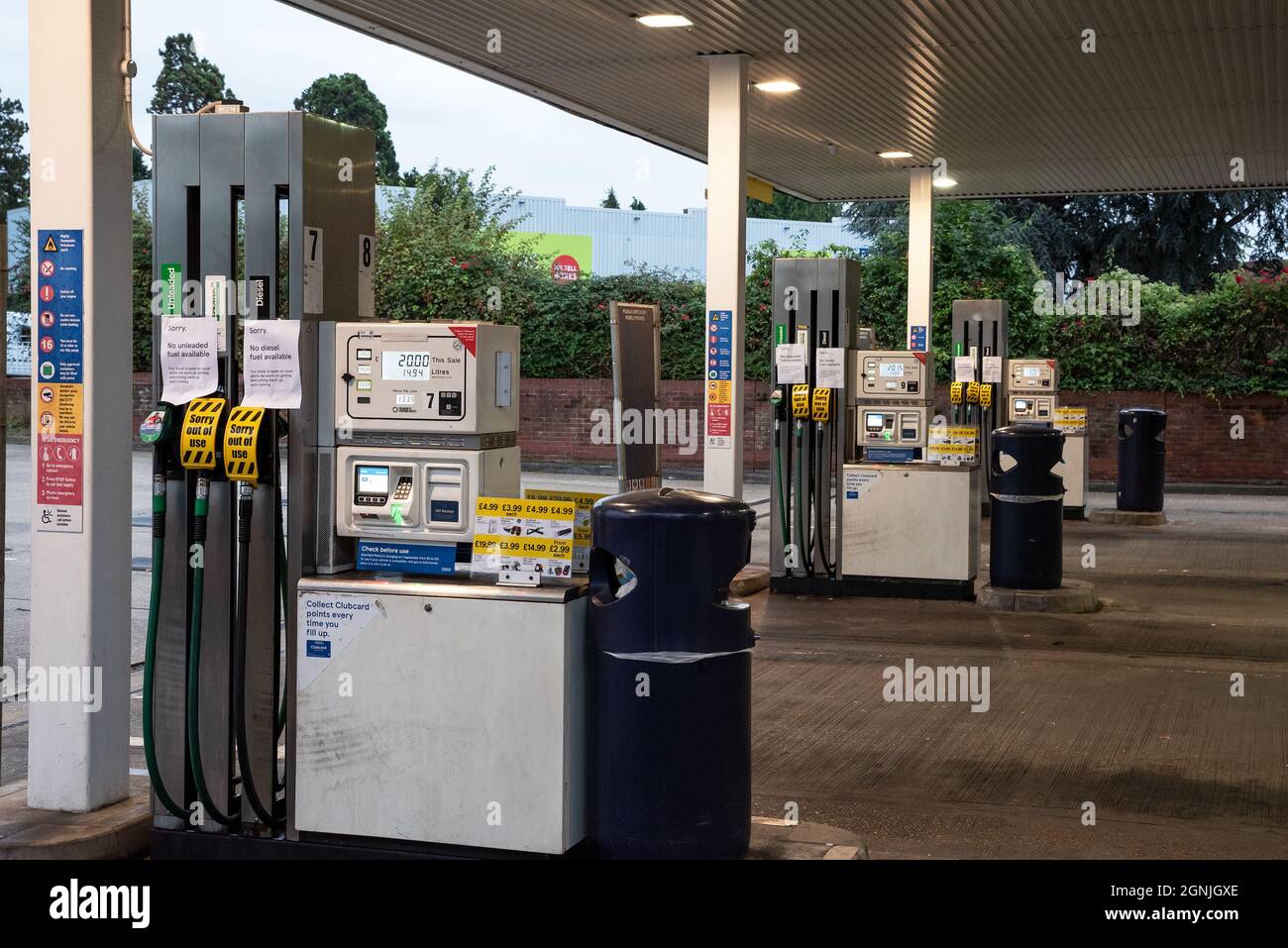 Aylesbury, UK. 25th September 2021. No fuel. Earlier panic buying fuel at Aylesbury Tring Road Tesco Store filling station caused large queues. Now late afternoon all fuel is exhausted and the filling station is closed. Pumps show Sorry Out of Use on all pumps. Credit: Stephen Bell/Alamy Stock Photo