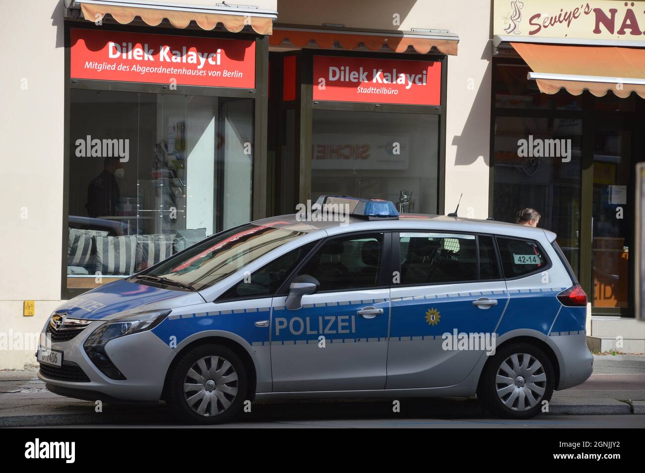 District office of State Minister Dilek Kalayci under police protection at Schmiljanstrasse in Friedenau, Berlin, Germany - September 22, 2021. Stock Photo