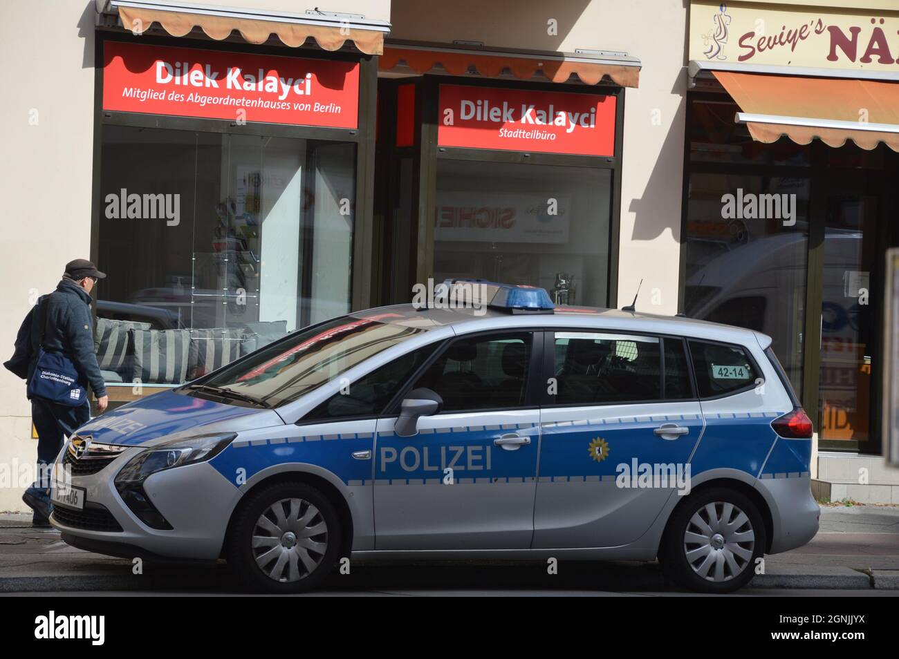 District office of State Minister Dilek Kalayci under police protection at Schmiljanstrasse in Friedenau, Berlin, Germany - September 22, 2021. Stock Photo