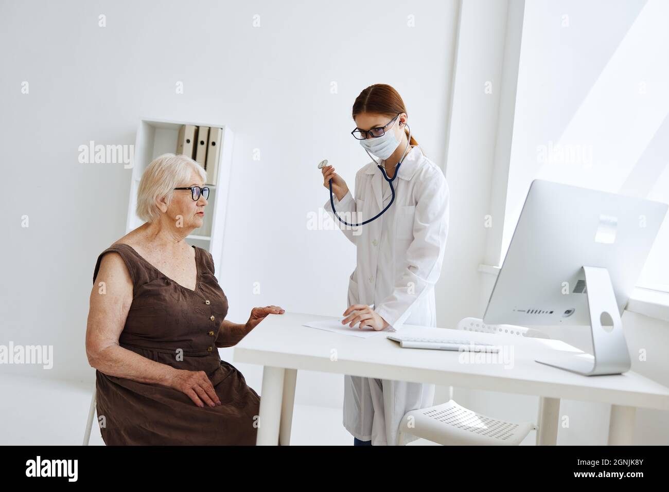 Old woman patient communicates hi-res stock photography and images - Alamy