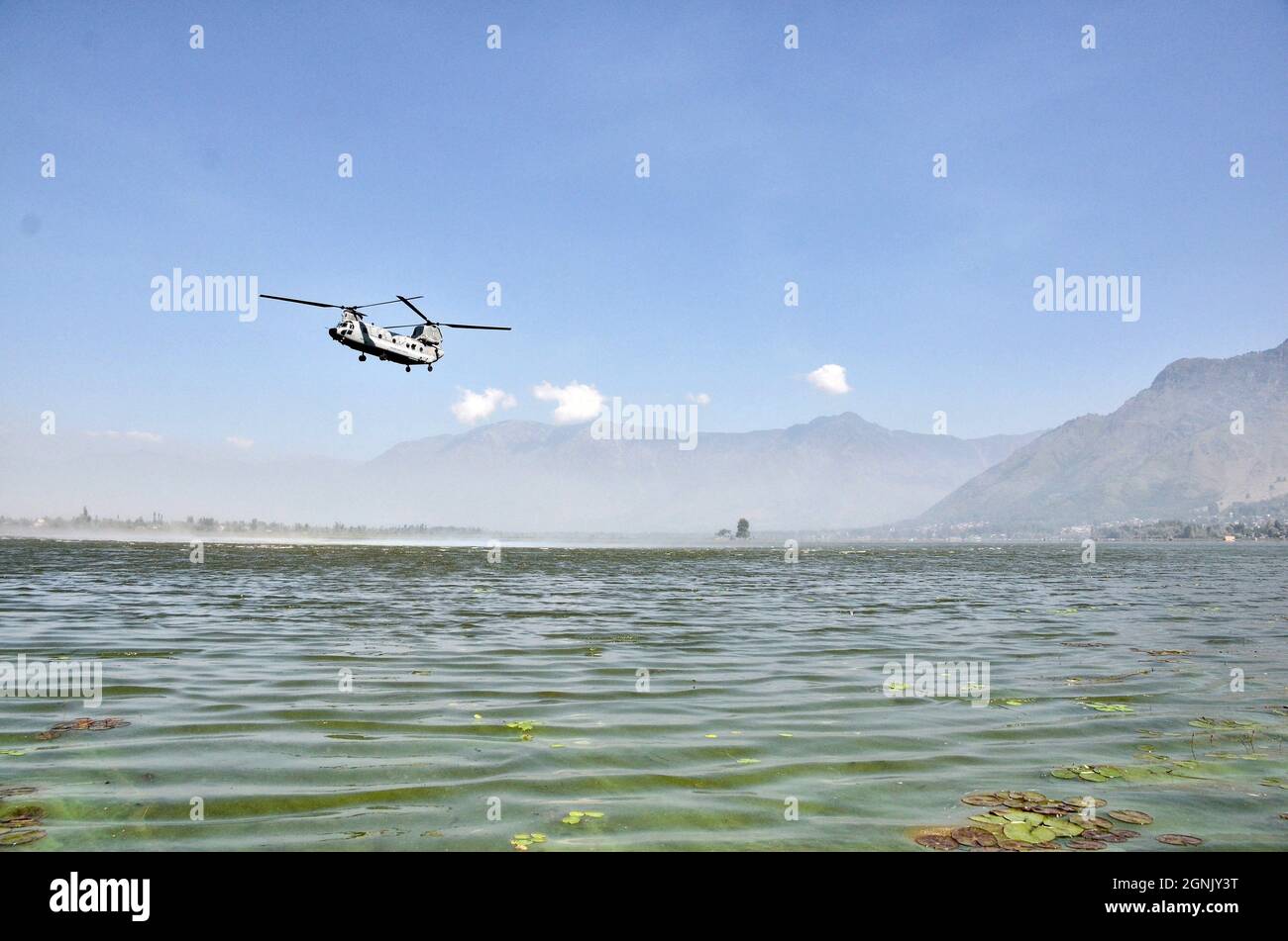 Indian Air Force (IAF) Chinook helicopter flies over the Dal lake during an air show conducted by Indian Air Force (IAF) in Srinagar. After a gap of 13 years, Indian Air Force (IAF) conducted an Air Show over the world famous Dal Lake in Srinagar, an official said.The show saw a display by the IAF’s Surya Kiran Aerobatics Team, Paramotor and powered hang-glider display, fly past MiG-21 Bison, aerobatics by Su-30 Aircraft. It also included Akashganga skydiving display. (Photo by Saqib Majeed / SOPA Images/Sipa USA) Stock Photo