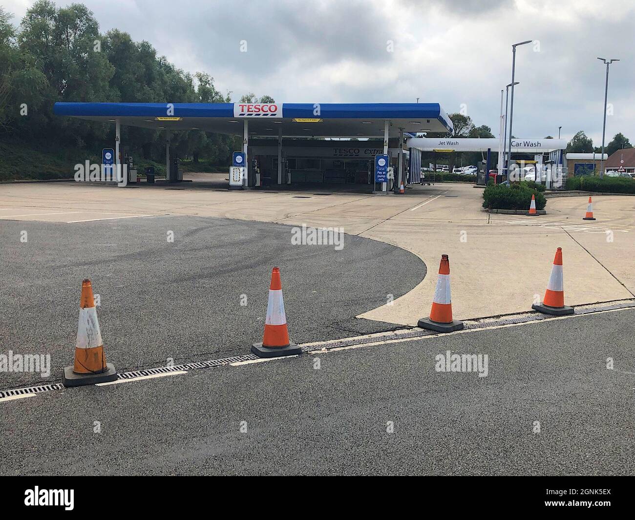 Ashford, Kent, UK. 26th Sep, 2021. Fuel shortages affecting petrol stations in Ashford, Kent. Closed Tesco petrol station due to shortage of fuel at the pumps. Photo Credit: Paul Lawrenson /Alamy Live News Stock Photo