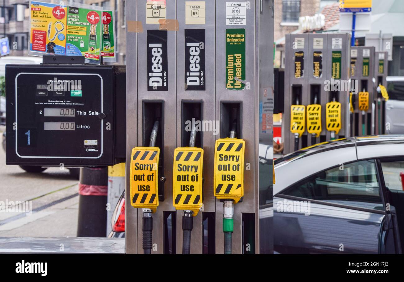 London, UK. 26th Sep, 2021. 'Sorry Out Of Use' signs seen at an empty Texaco gas station in central London.Many stations have run out of petrol due to a shortage of truck drivers, linked to Brexit and panic buying. Credit: SOPA Images Limited/Alamy Live News Stock Photo