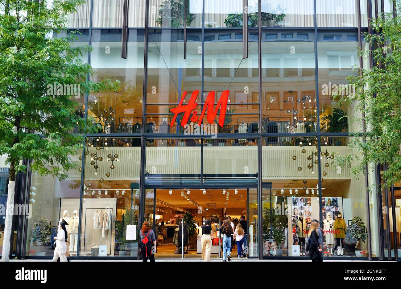 H&M chain store on the shopping mile Schadowstraße in the city center of Düsseldorf, Germany. Stock Photo