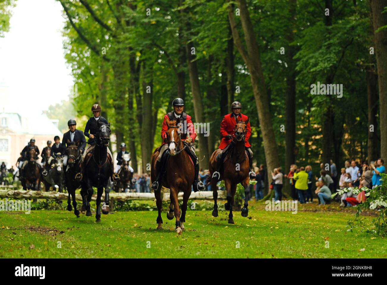 26 September 2021, Lower Saxony, Sögel: Riders ride along the avenue at Clemenswerth Castle. They follow the Cappenberg hound pack and are part of the traditional hunt over the Hümmling. Photo: Markus Hibbeler/dpa Stock Photo