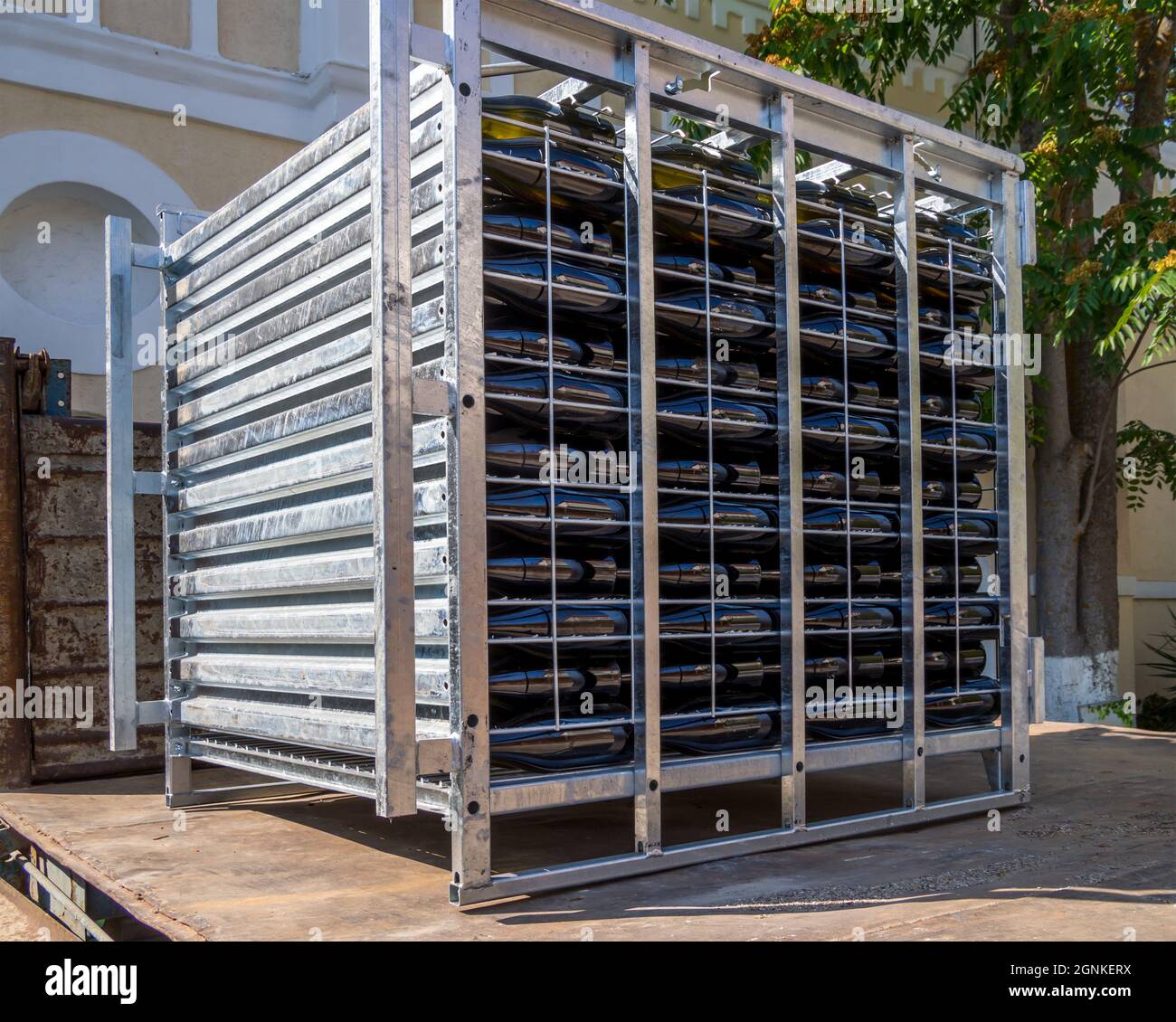 Pallet of glass bottles hires stock photography and images Alamy
