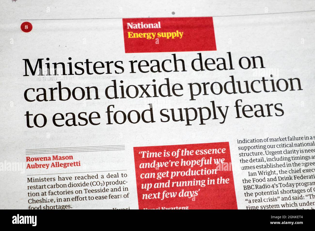 Government 'Ministers reach deal on carbon dioxide production to ease food supply fears' Guardian newspaper headline energy supply 22 Sept 2021 Stock Photo