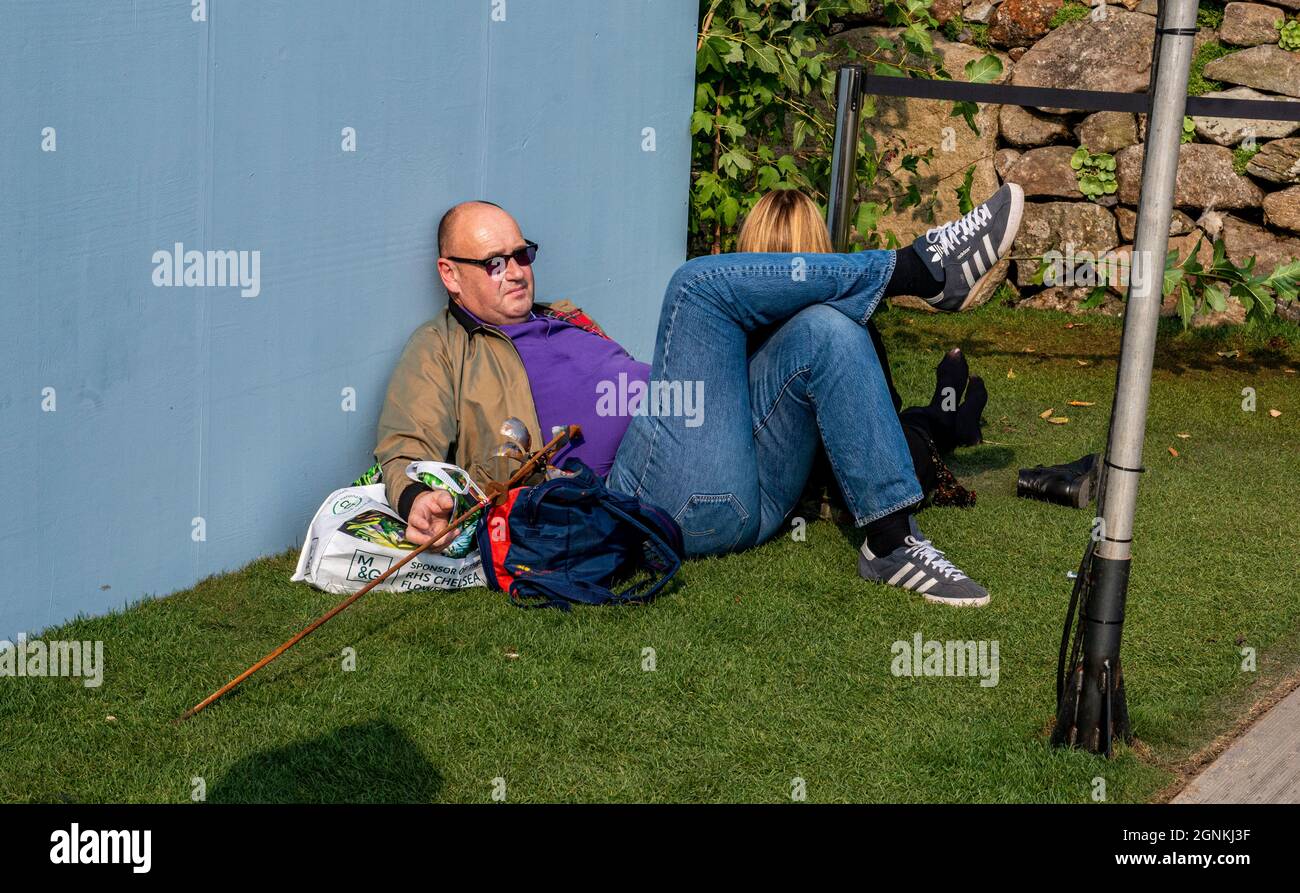 London, UK. 26th Sep, 2021. The last day at the RHS Chelsea Flower Show in glorious sunshine with visitors looking for bargains as exhibitors offer discounts before the end of the show. Credit: ernesto rogata/Alamy Live News Stock Photo