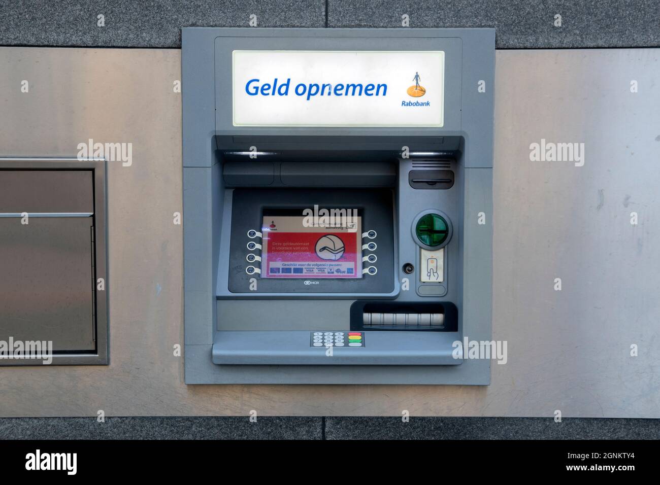 Atm services hi-res stock photography and images - Page 9 - Alamy