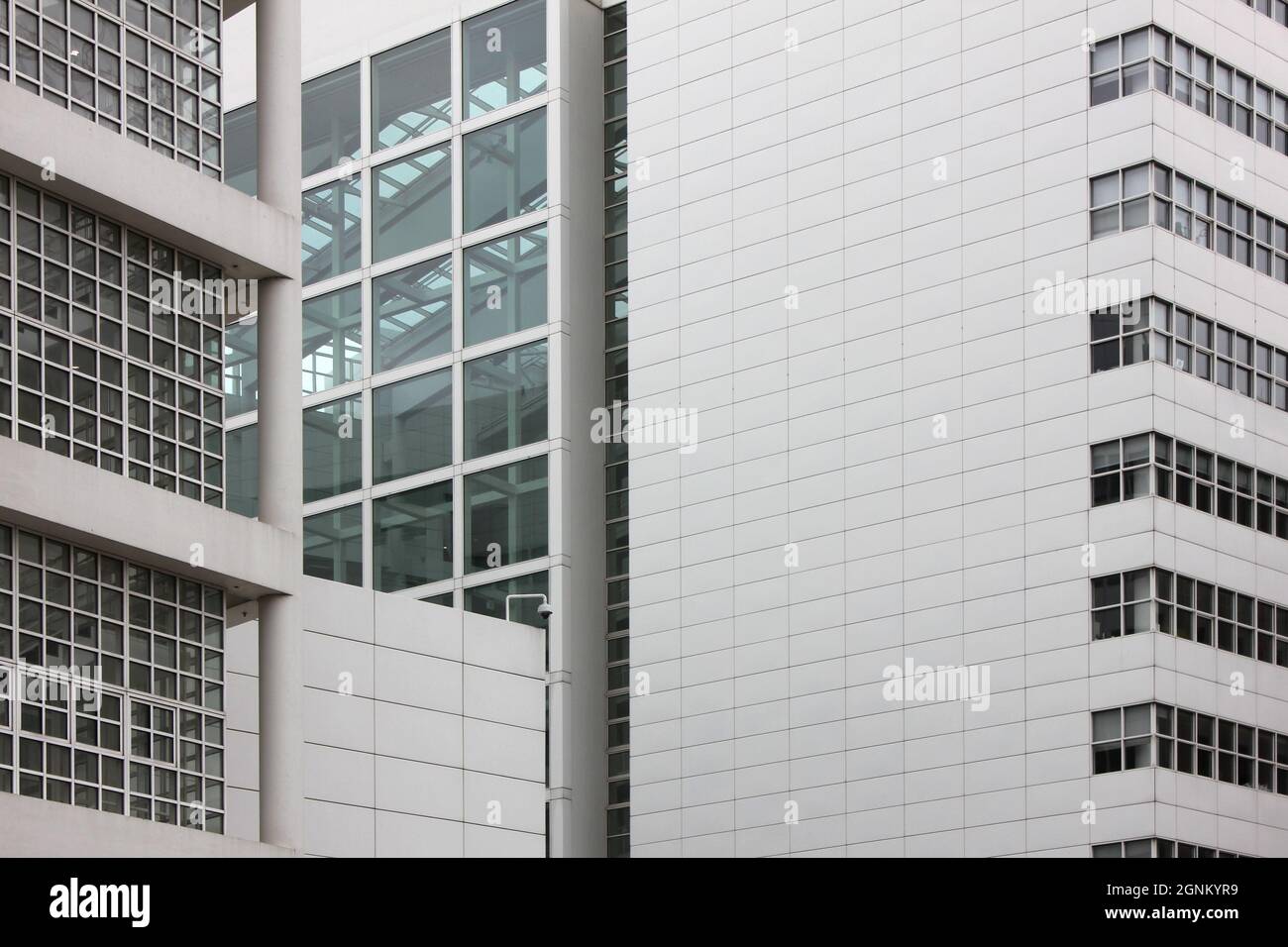 Urban office building hi-res stock photography and images - Alamy