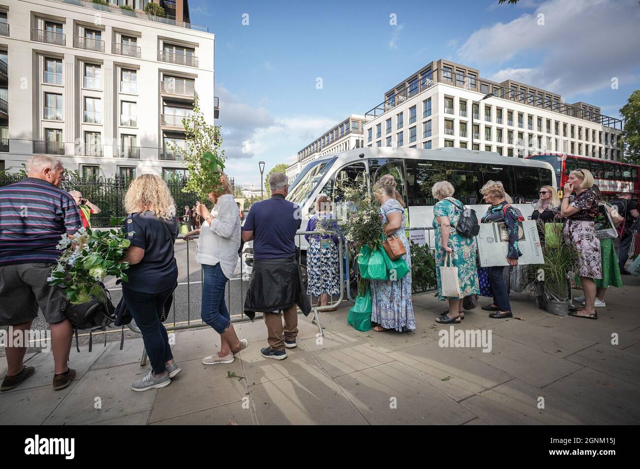 London, UK. 26th September 2021. Chelsea Flower Show plant sell-off. Plant bargains are swiftly carried away on the final day of RHS Chelsea Flower Show - which sees many exhibitors selling off their plants to the public at knock-down prices. Credit: Guy Corbishley/Alamy Live News Stock Photo