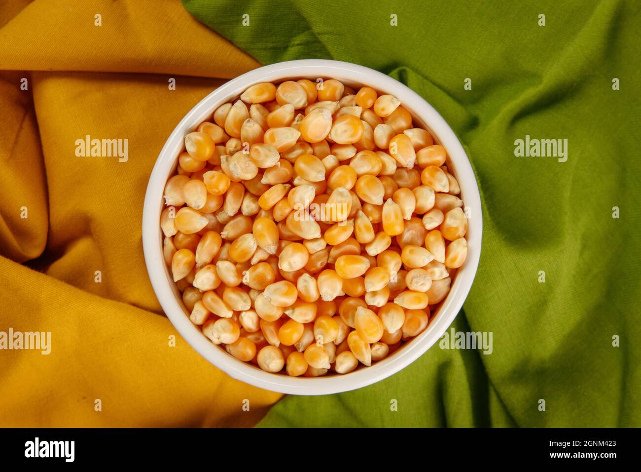 Graos de Milho na tigela com as cores do Brasil Stock Photo