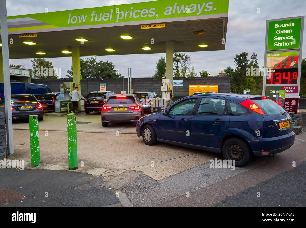 Motorist queuing to refuel their vehicles amid fear of shortages as a result of HGV driver shortage. Stock Photo