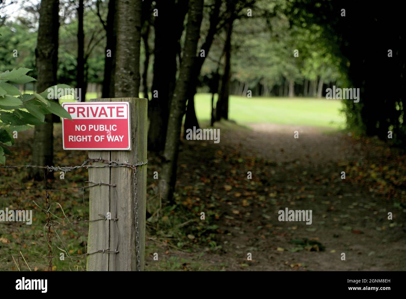 23 September 2021: Sign warning of no right of way to the public, in North Yorkshire, England Stock Photo