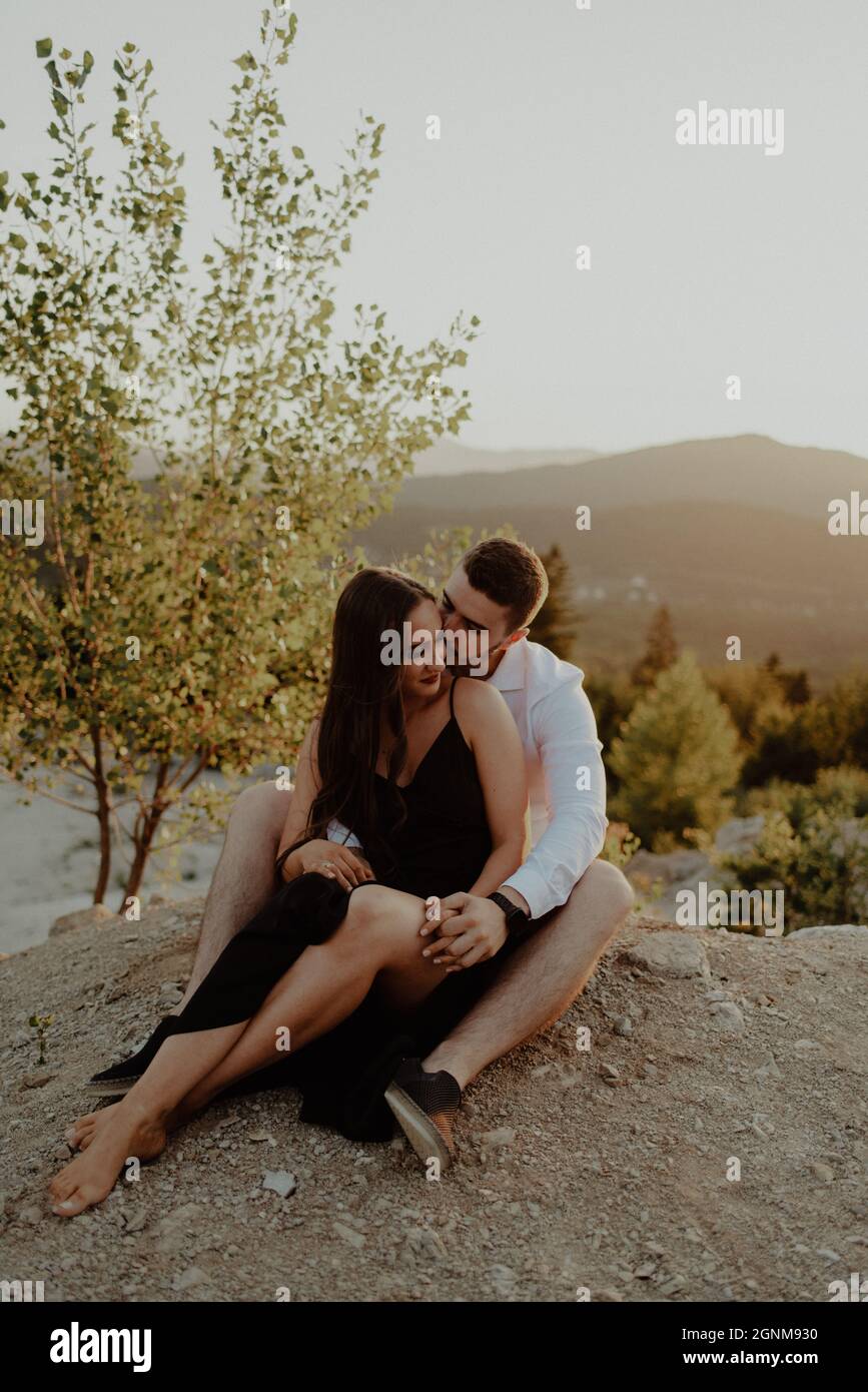 Happy young couple poses Stock Photo - Alamy