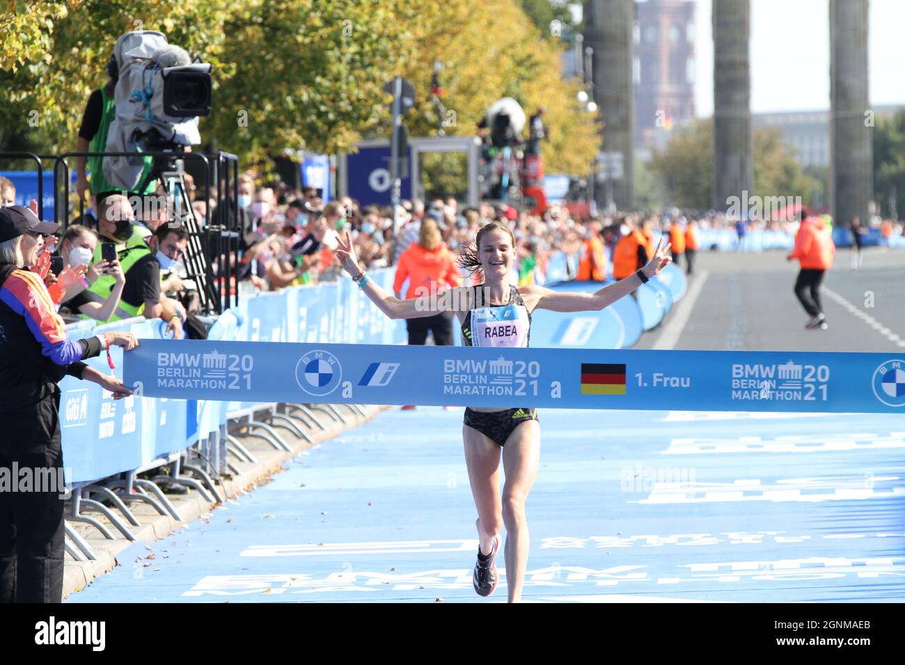 Berlin: Around 30,000 runners take part in the Berlin Marathon with start and finish at the Brandenburg Gate. The photo shows Rabea Schöneborn (Photo by Simone Kuhlmey/Pacific Press) Stock Photo