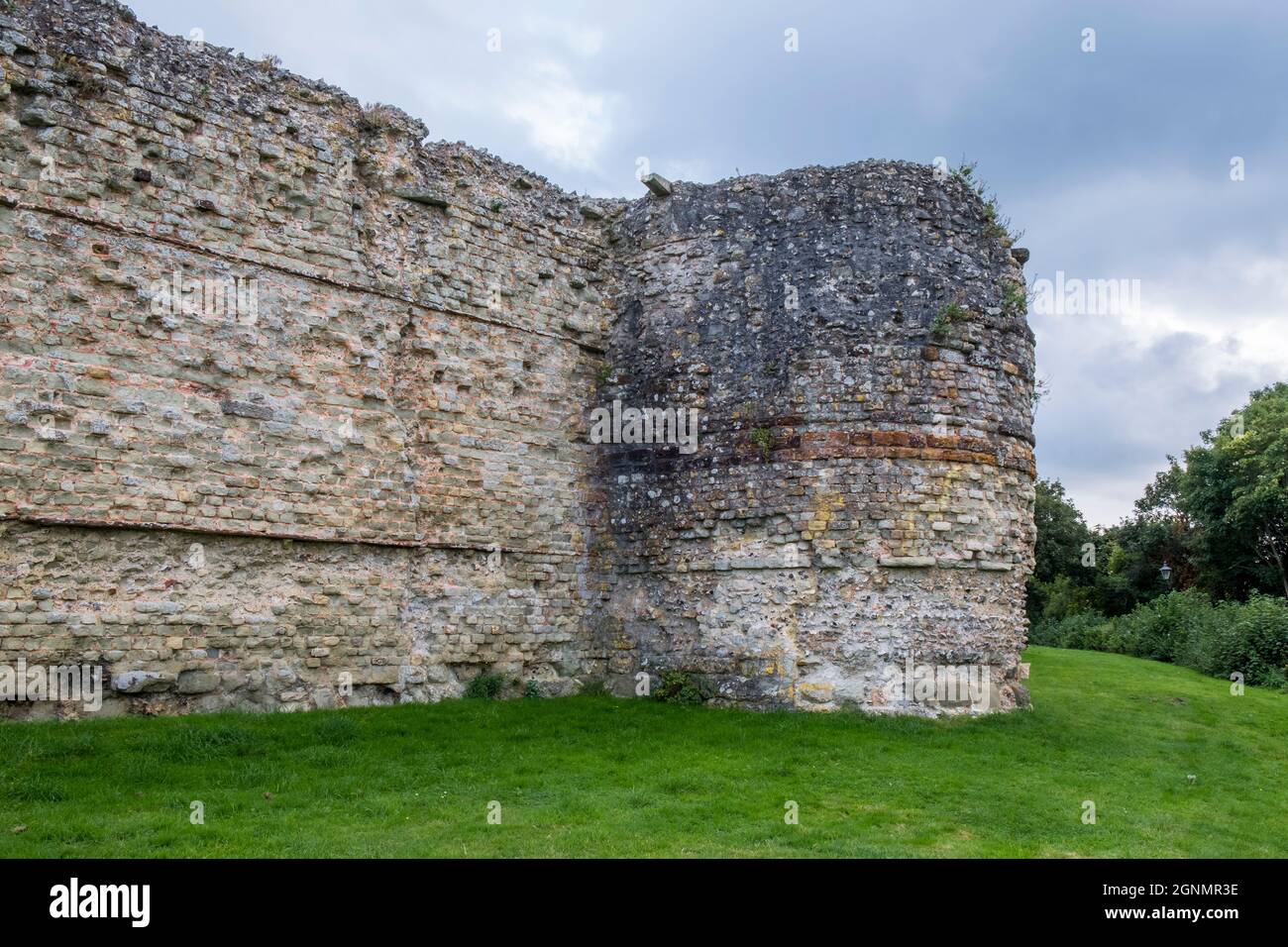 The roman walls on the west side of Anderida the Roman name for Pevensey Castle, Pevensey, East Sussex, UK. Stock Photo