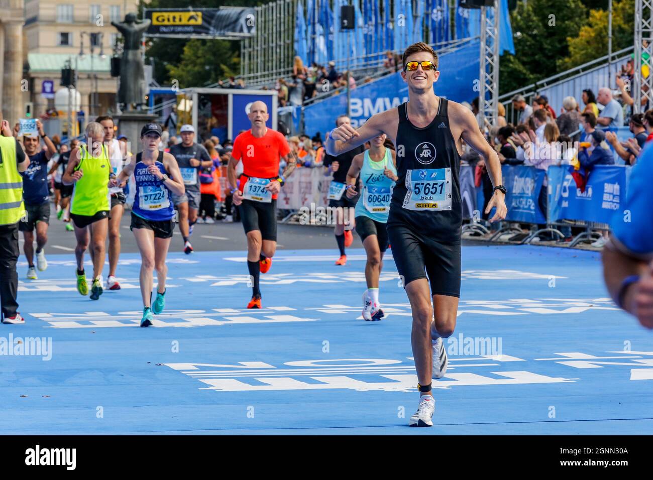 Berlin, Germany. 26th Sep, 2021. Participants run as thousands of people participate in the BMW BERLIN-MARATHON 2021 on September 26, 2021 in Berlin, Germany. The marathon resumed as a mass event after a year gap caused by Coronavirus pandemic, though extra precaution were taken to keep participants and the public safe. (Photo by Dominika Zarzycka/Sipa USA) Credit: Sipa USA/Alamy Live News Stock Photo