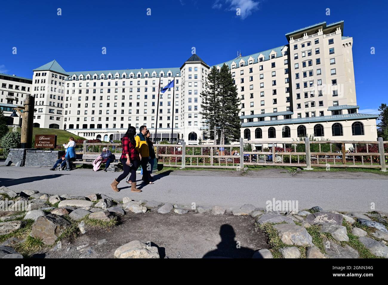 Banff National Park: Fairmont Château Lake Louise Hotel Stock Photo