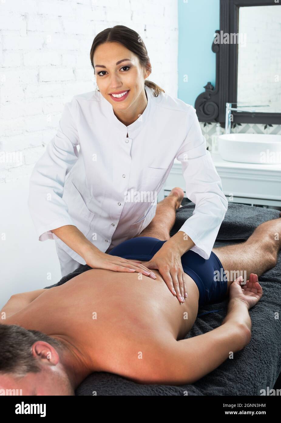 https://c8.alamy.com/comp/2GNN3HM/woman-masseur-working-in-spa-2GNN3HM.jpg
