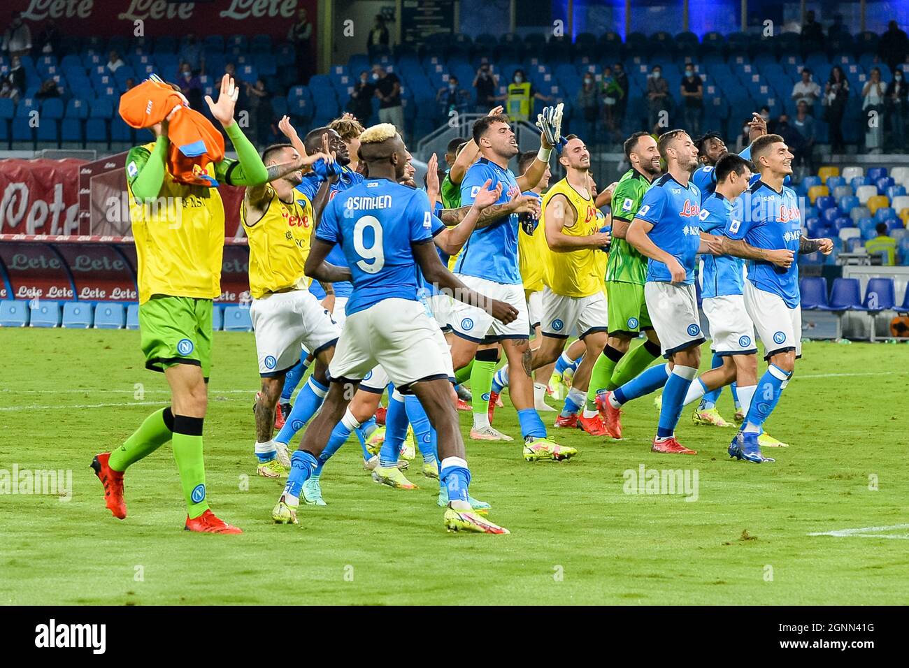 NAPLES, ITALY - SEPTEMBER 26: Players of SSC Napoli celebrate their sides  win during the Serie A match between SSC Napoli and Cagliari Calcio at  Stadio Diego Armando Maradona on September 26,