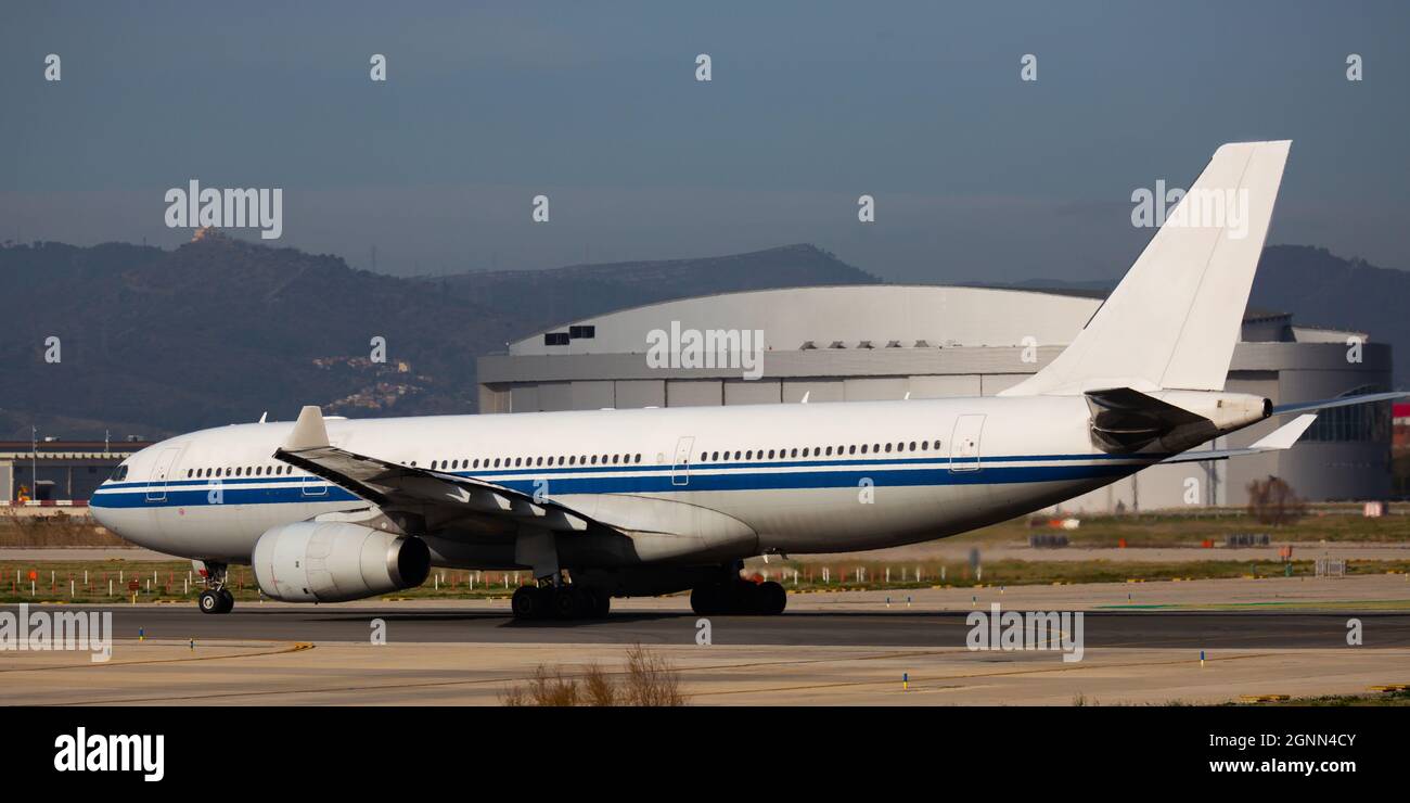 Passenger airliner in Barcelona airport Stock Photo - Alamy
