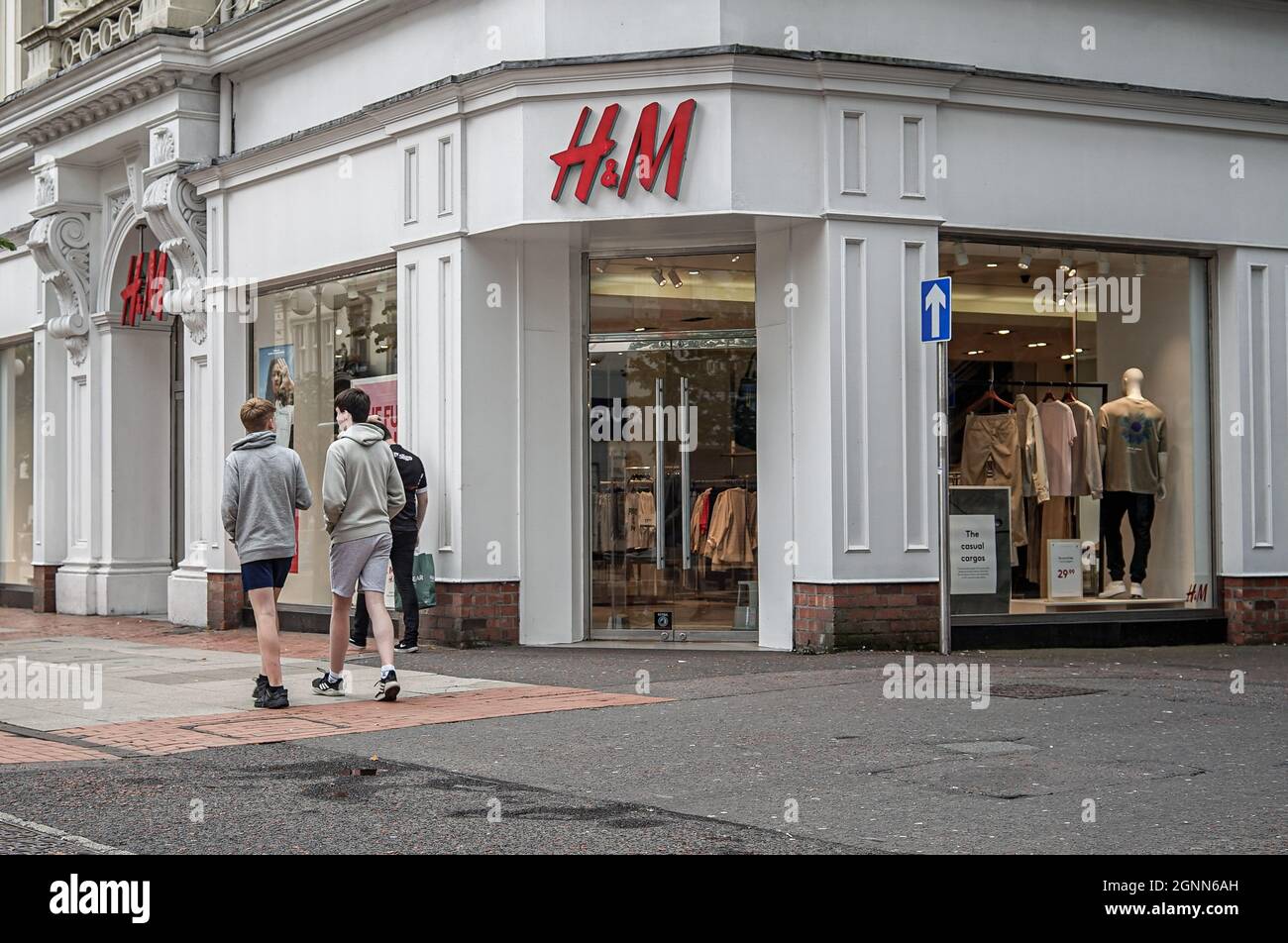 Pedestrians walk by H&M Fashion Store on Royal Avenue, Belfast Stock Photo  - Alamy