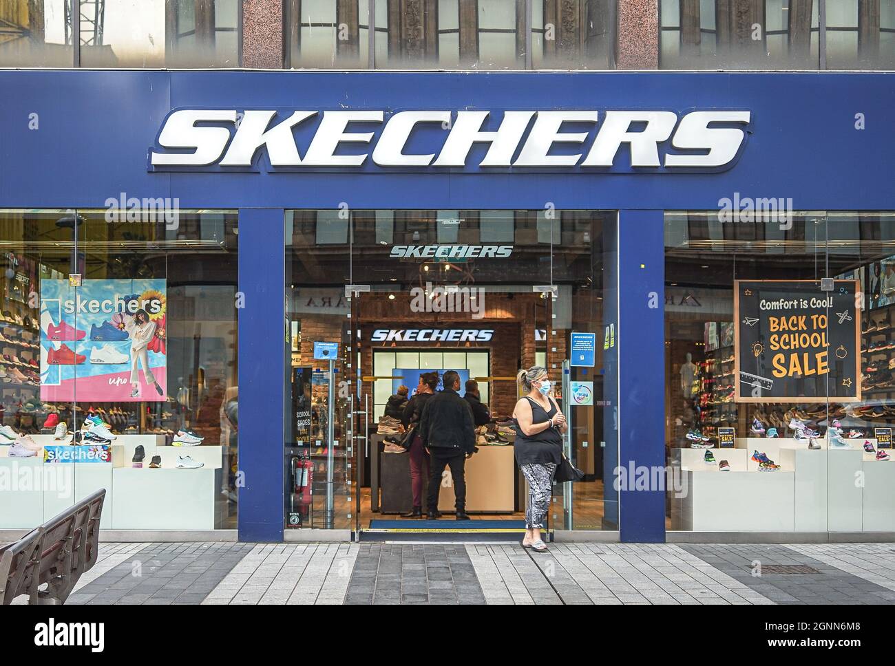 Sketchers store hi-res stock photography and images - Alamy
