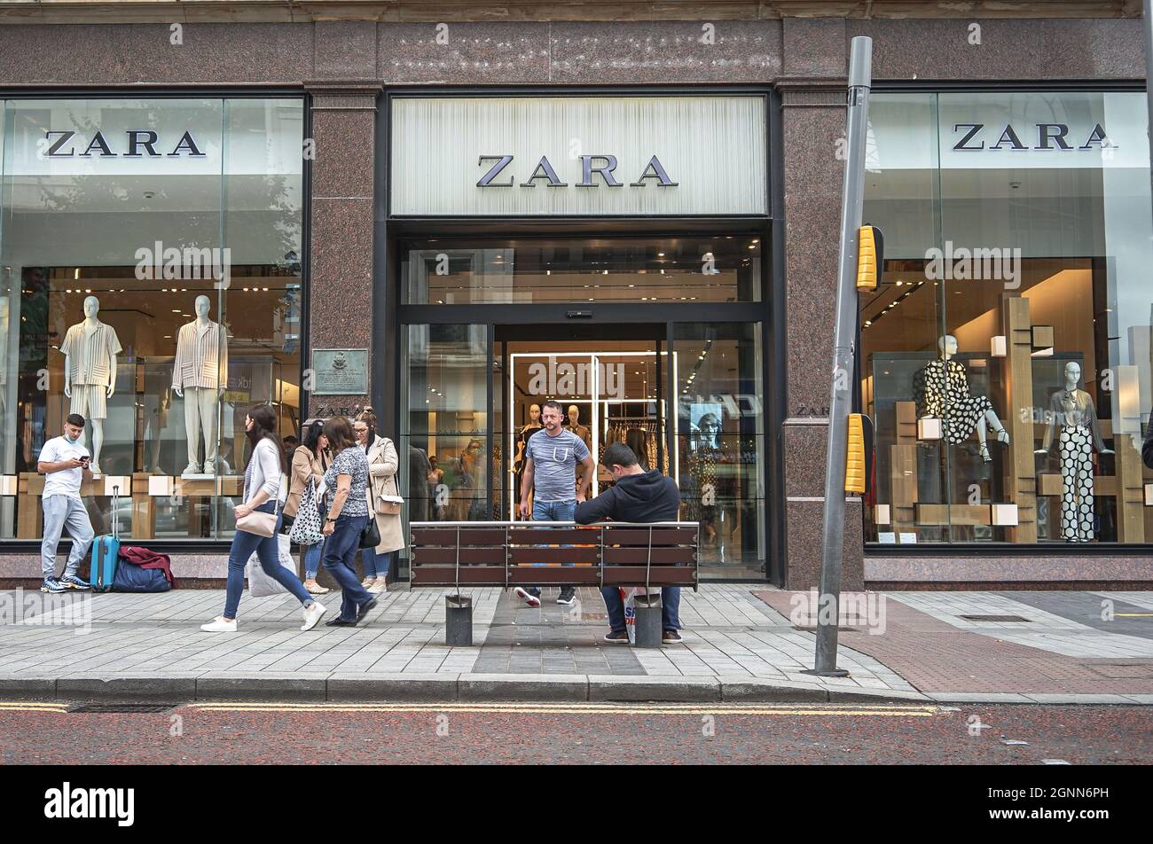Belfast, UK. 23rd Aug, 2021. Shoppers walk by ZARA Fashion Store in Belfast.  (Photo by Michael McNerney/SOPA Images/Sipa USA) Credit: Sipa USA/Alamy  Live News Stock Photo - Alamy